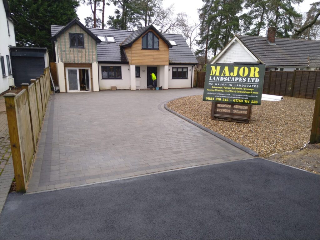 200m2 silver haze with charcoal pencil line in Crowthorne