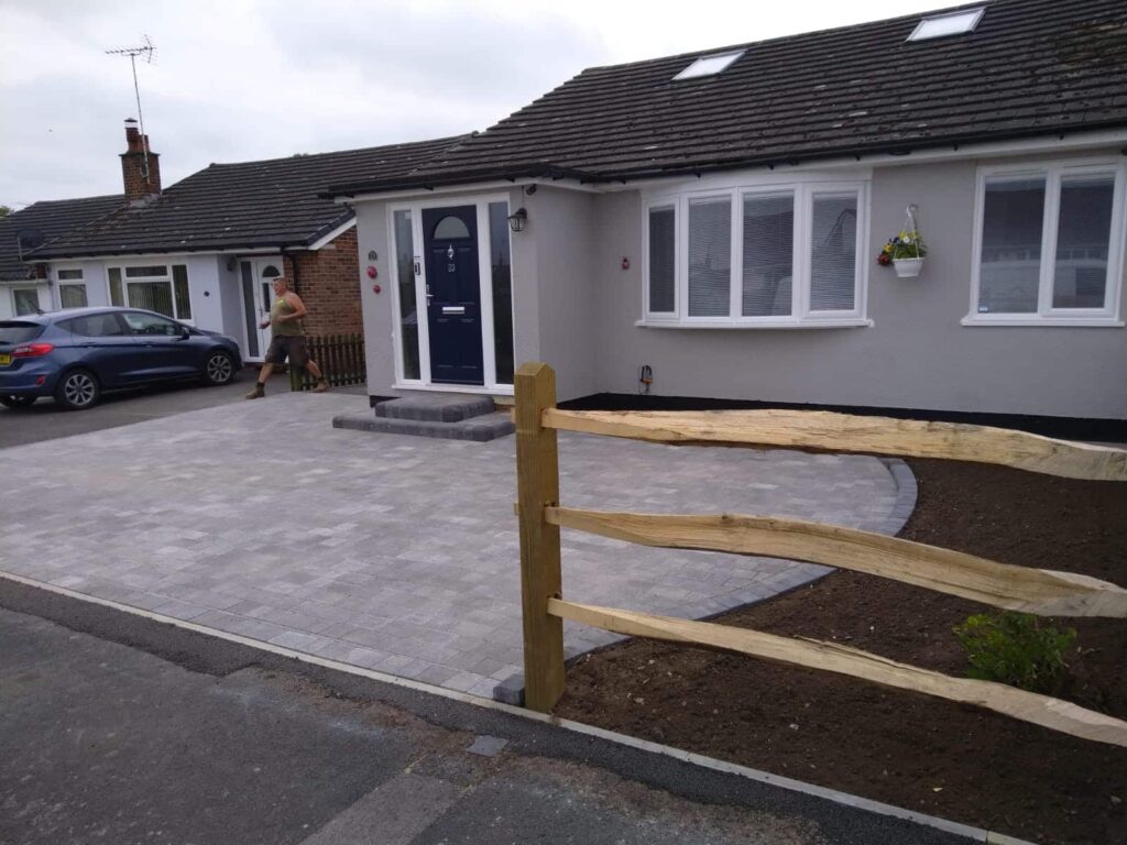 Silver haze blocks and split chestnut fence In blackwater