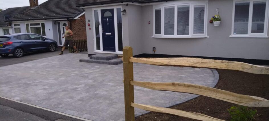 Silver haze blocks and split chestnut fence In blackwater